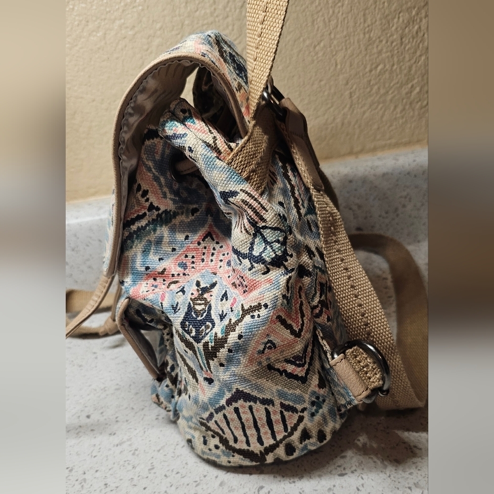 EUC The Sakroots Metro Mini Flap Backpack in Turquoise Brave Beauti - Picture 5 of 11